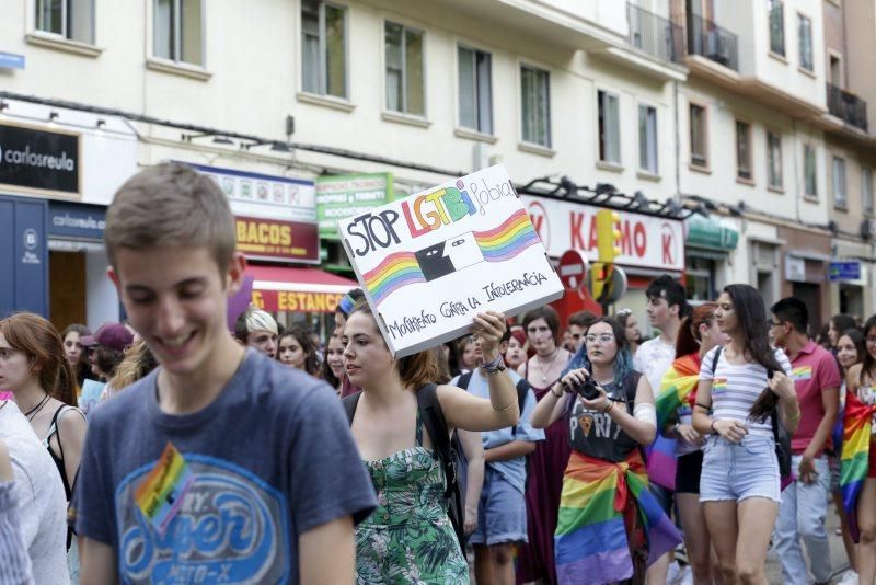 "Orgulloxos y libres". Manifestación del Orgullo en Zaragoza