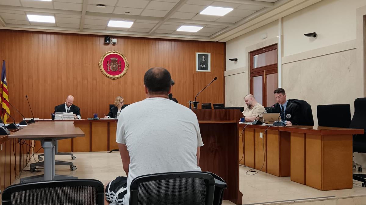 El acusado, ayer durante el juicio celebrado en la Audiencia Provincial de Palma.