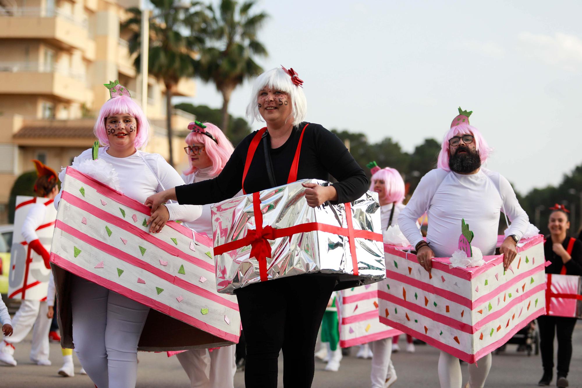 Todas las imágenes de la rúa de carnaval 2023 en Santa Eulària