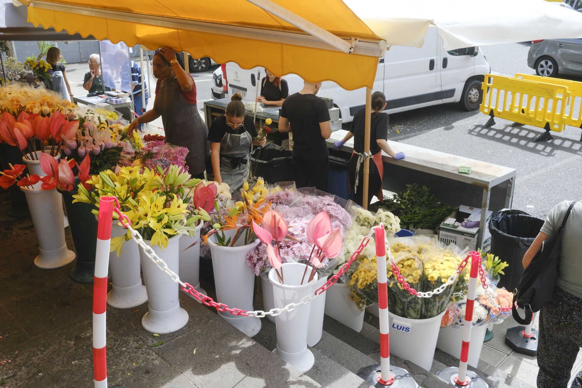 El cementerio de San Lázaro se prepara para el Día de Todos los Santos