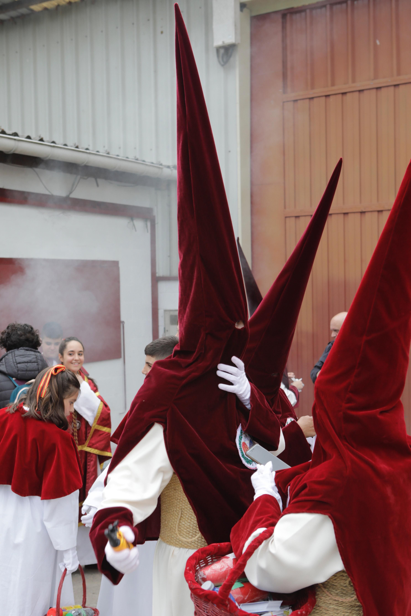 Los Estudiantes llevan al Señor de la Sentencia desde el cielo al Paraíso