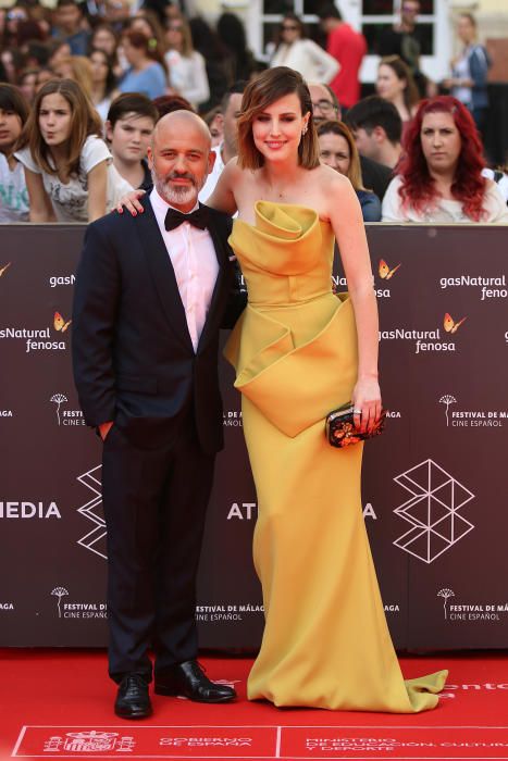 El Festival comienza con el tradicional baño de masas de los actores y actrices en la alfombra roja de la gala inaugural del certamen.