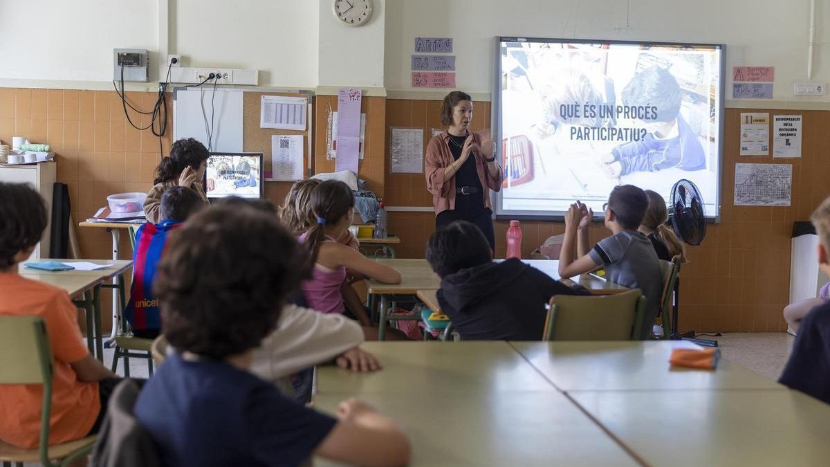 Un taller en una clase de primaria en la escuela Bogatell de Barcelona.