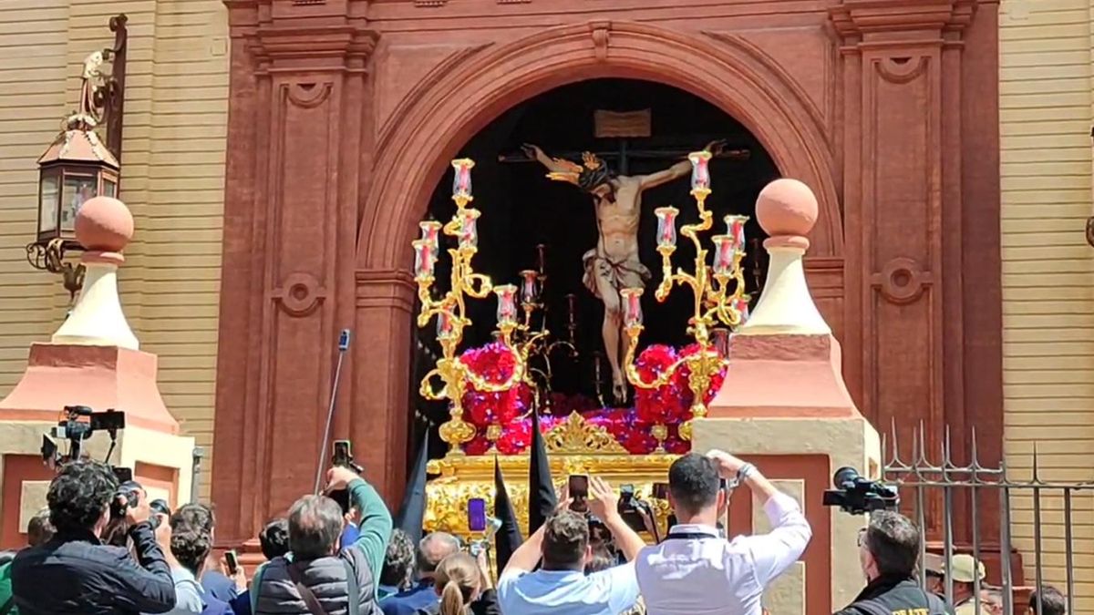 Salida del Cristo de la Salud de San Bernardo.