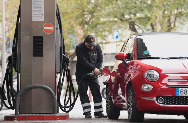 El litro de diésel baja 20 céntimos desde este martes por el descuento a los carburantes