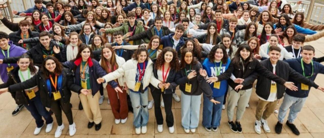 Uno de los grupos de estudiantes seleccionados en una edición anterior de la beca Amancio Ortega.