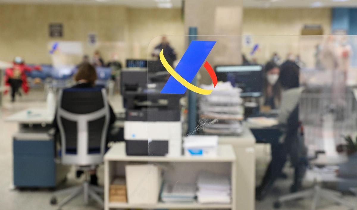 El impuesto ‘fantasma’ que hay que pagar para poder deducirse el alquiler en la declaración de la renta.