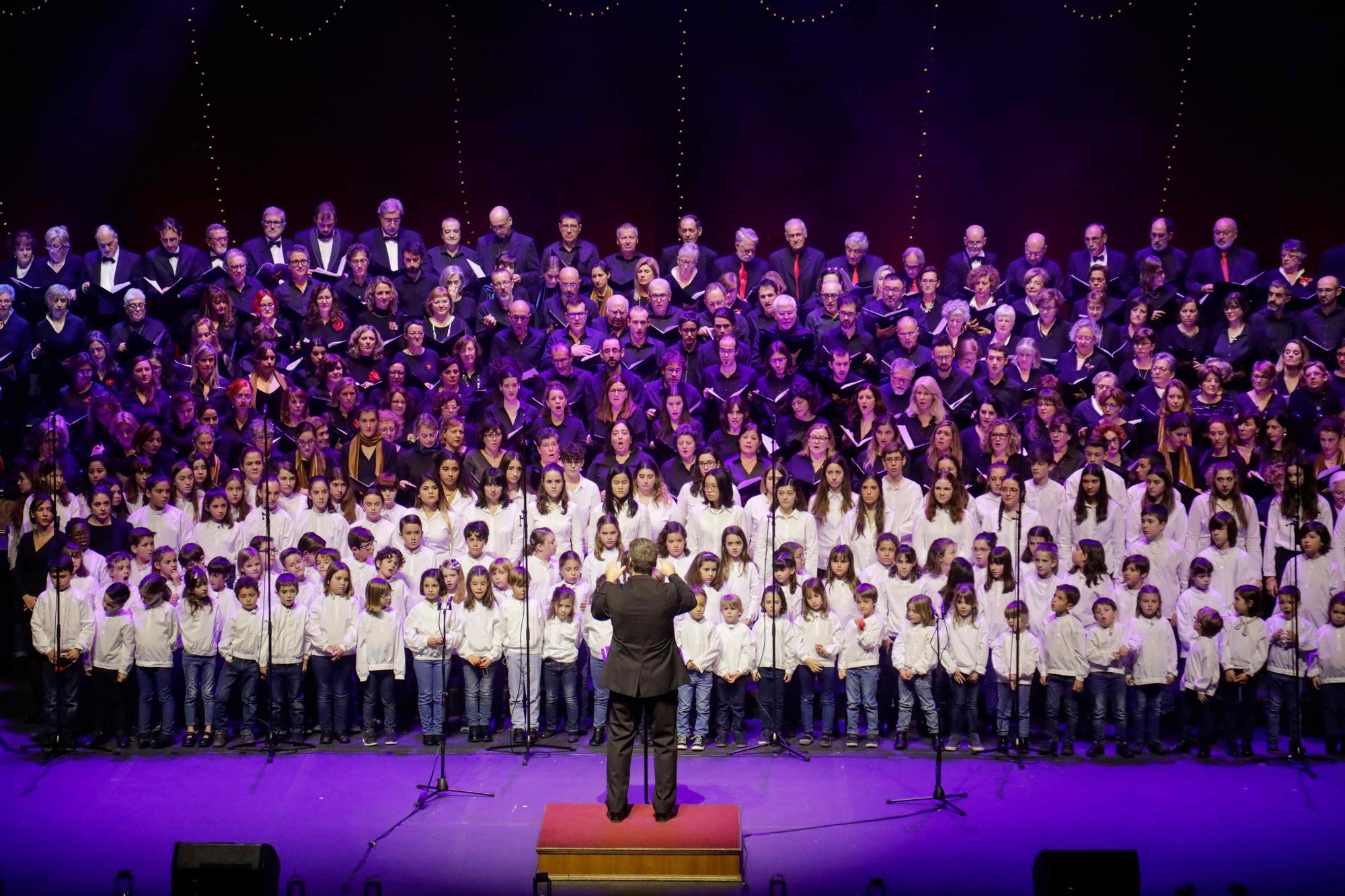 Las corales de la UIB, en uno de sus conciertos navideños