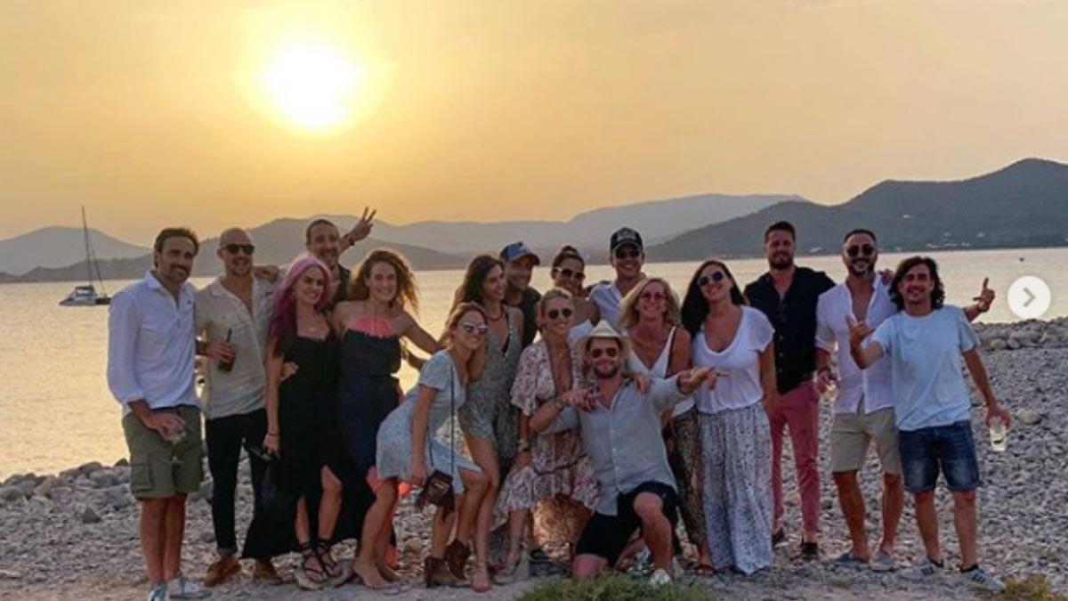 Elsa Pataky, de vacaciones en Ibiza con amigos y familia.