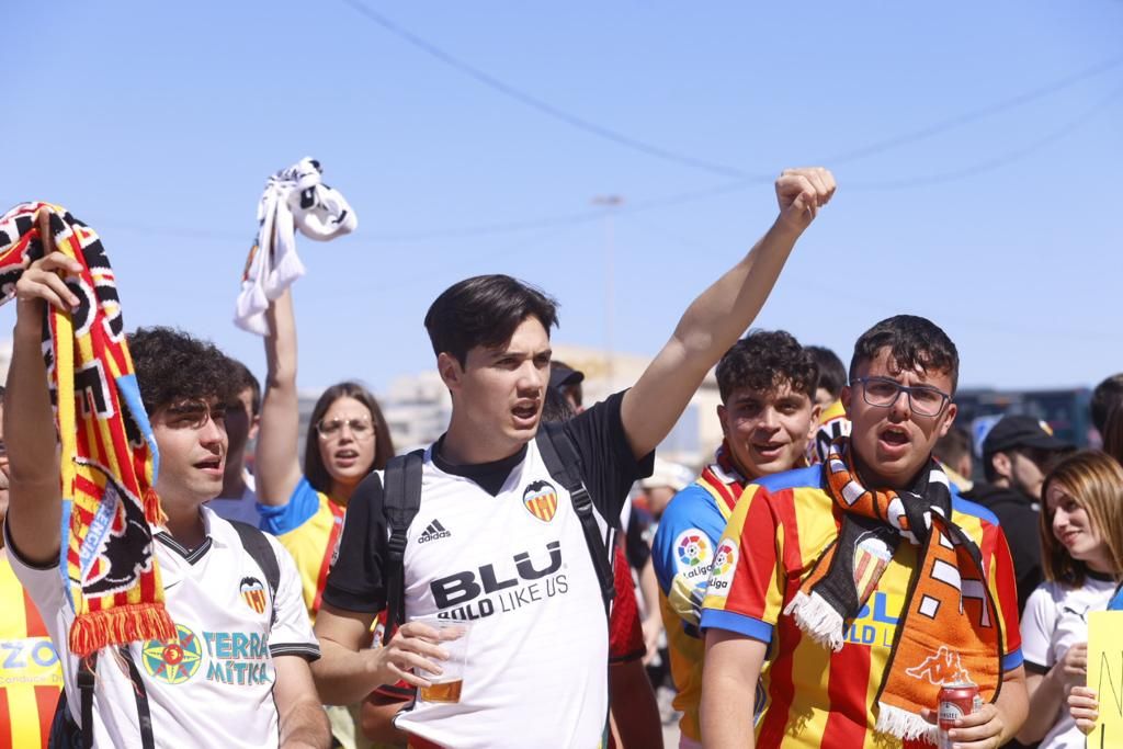 La afición del Valencia CF ante el Elche