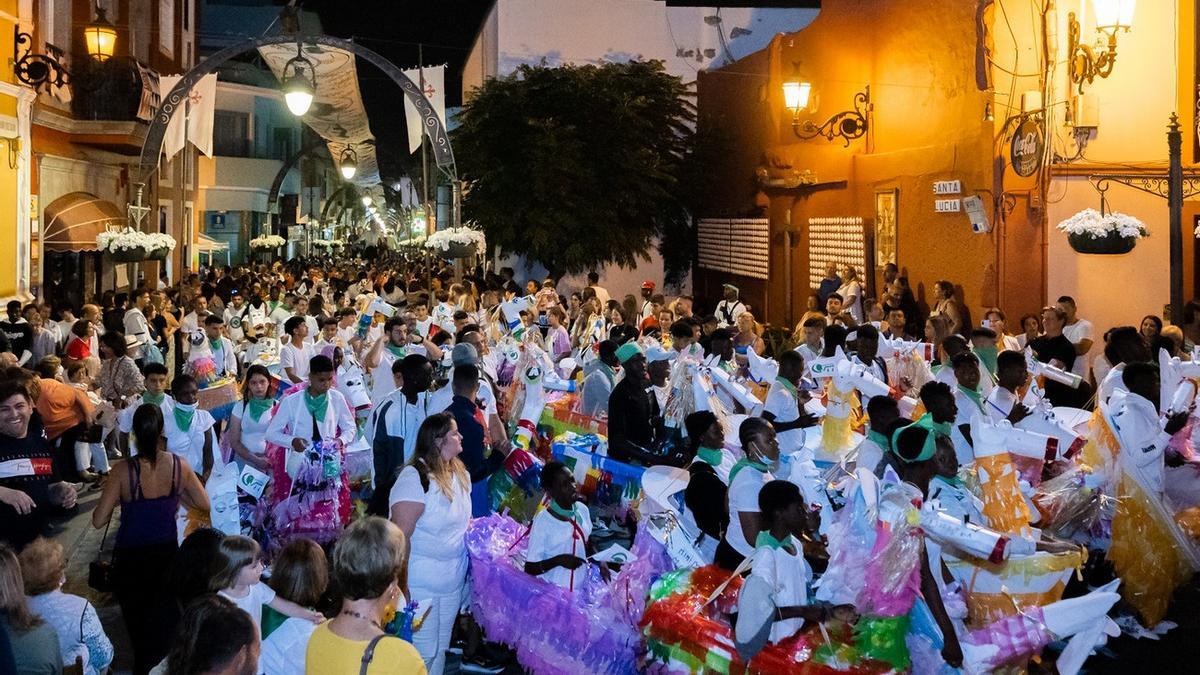 Los caballitos de fuego, el volcán anunciador y Edwin Rivera, protagonistas el sábado de las Fiestas Mayores.