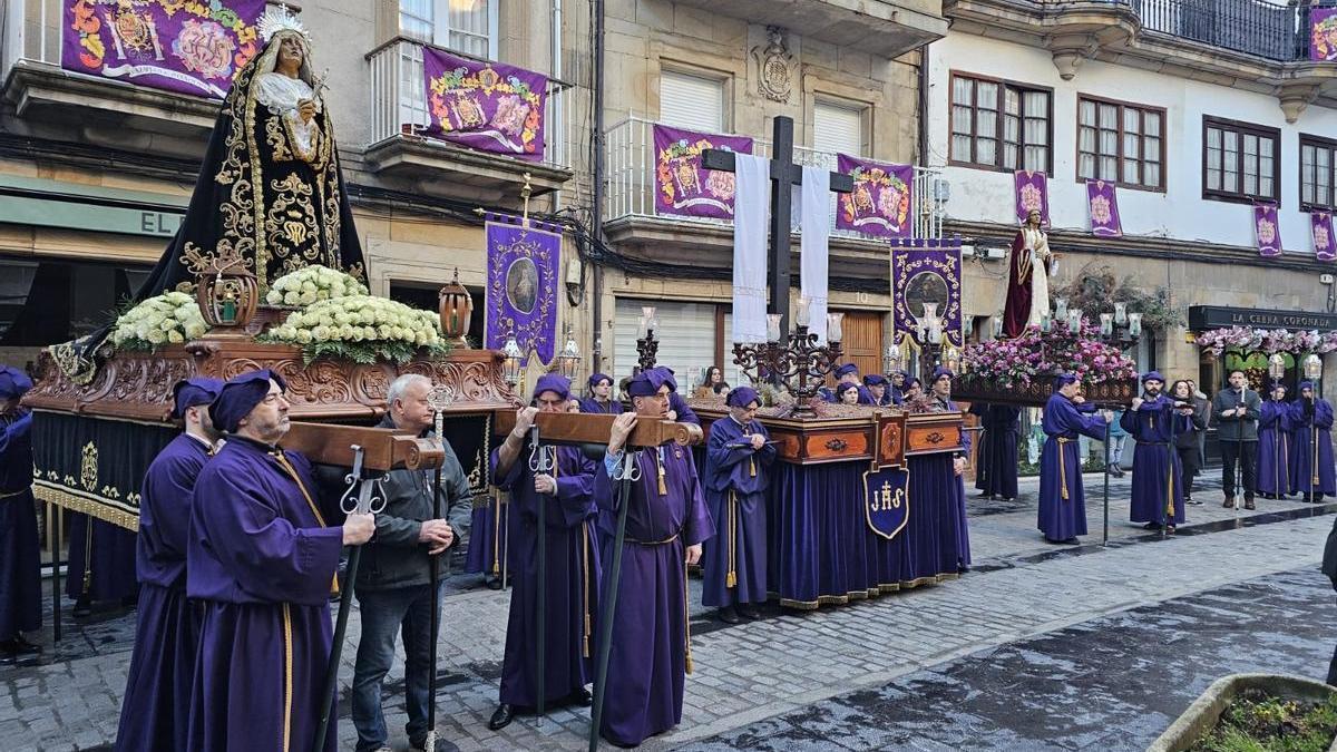 En imágenes, la procesión de La Soledad de Villaviciosa