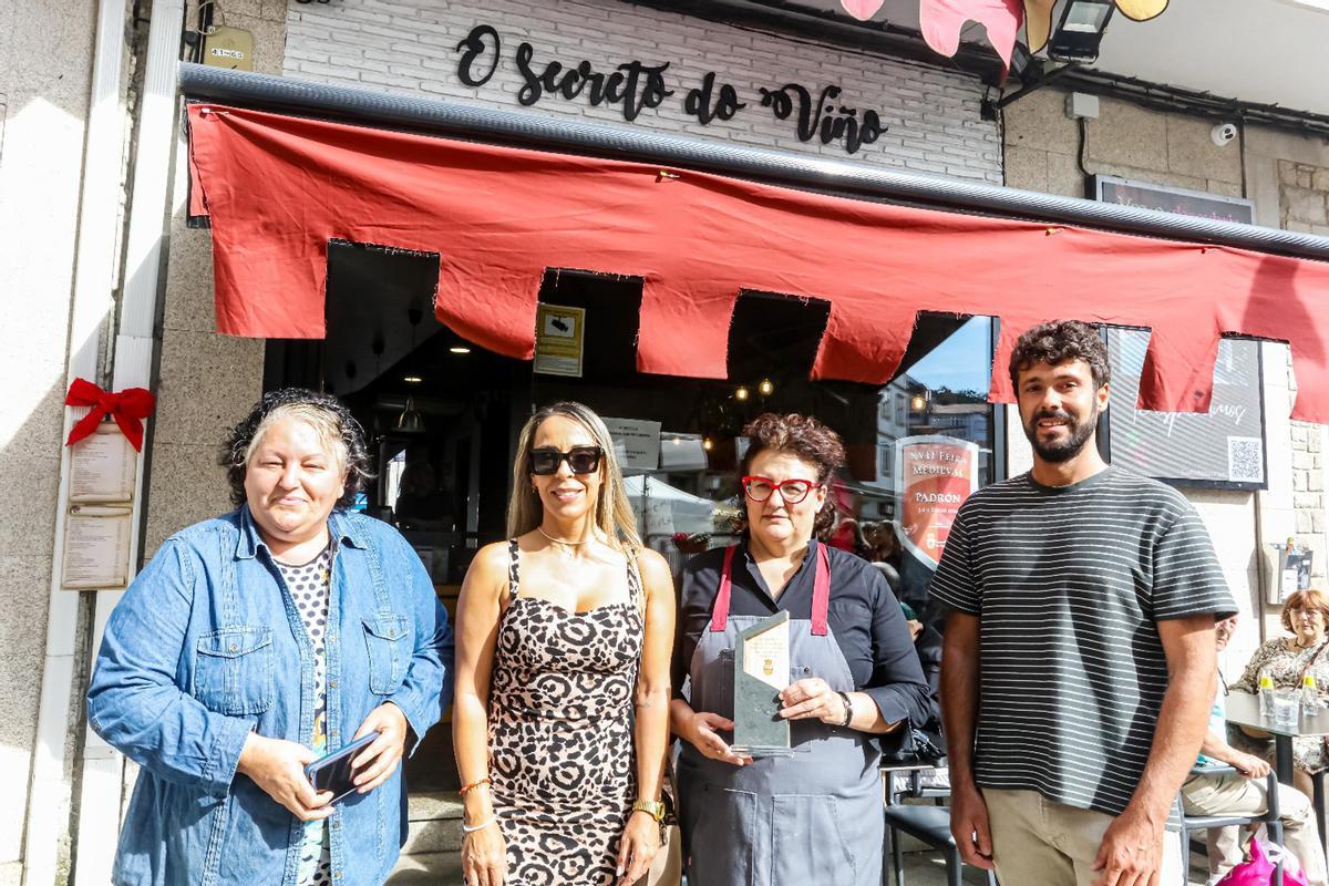 Restaurante O Secreto, segundo premio no concurso de comercios engalanados durante a Feira Medieval de Padrón