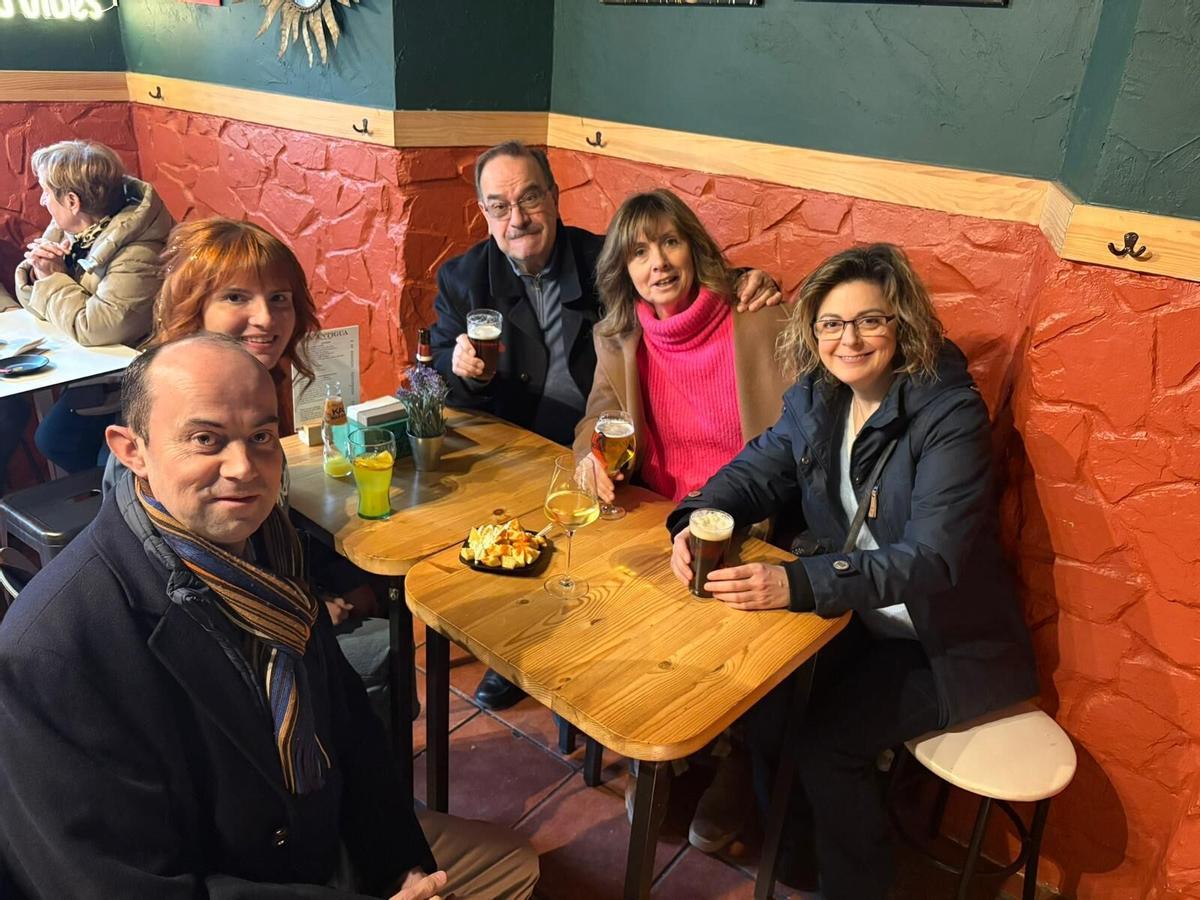 José Alfredo García Fernández del Viso, Llara González, Fernando Quintanilla, Mercedes Pinto y Patricia Martínez, miembros de Foro Avilés