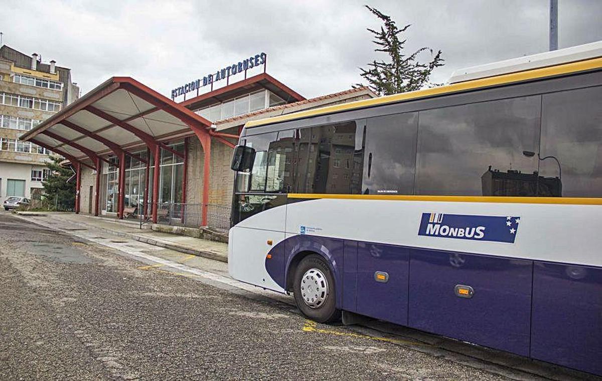 Monbus gestiona ahora la línea A Estrada-Santiago.