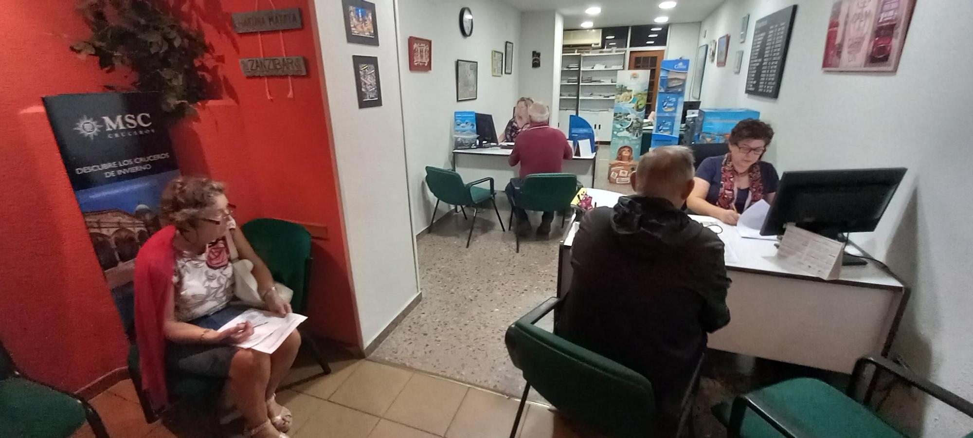 Multitudinarias colas para reservar un viaje del Imserso en Castellón