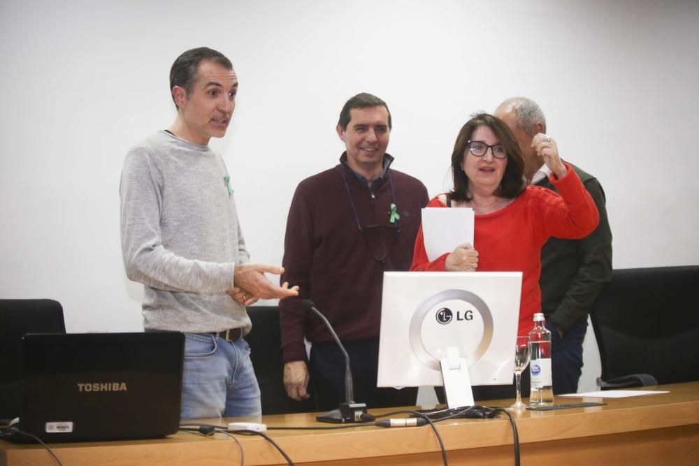 Alumnos y profesores se concentran en la Universidad de Alicante para pedir medidas contra la crisis climática