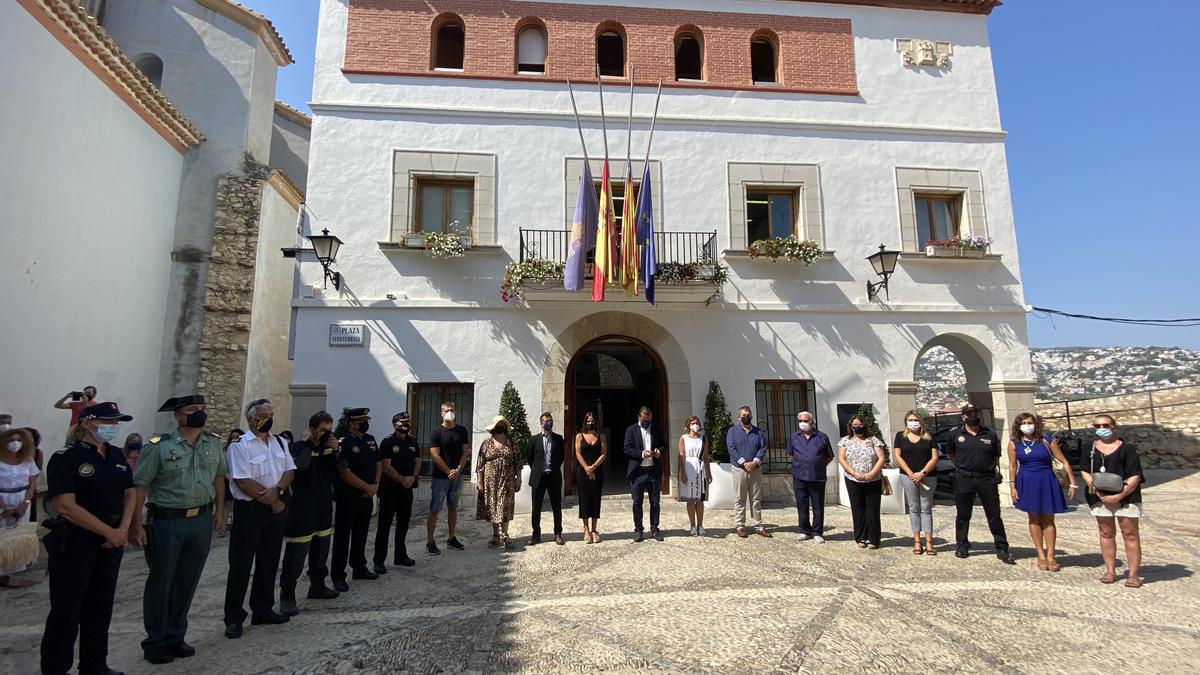 Minuto de silencio y recuerdo a las víctimas en Peñíscola