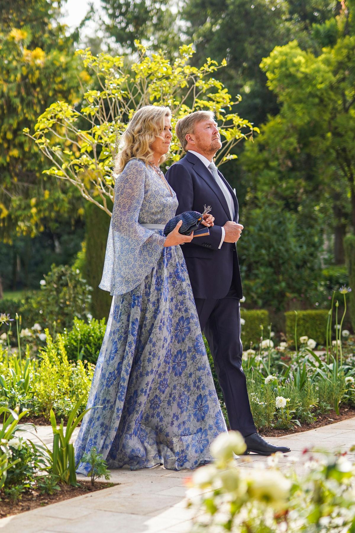 El rey holandés Willem Alexande y la reina Máxima llegando la palacio de Zahran para asistir a la ceremonia de enlace del príncipe heredero jordano Hussein y su prometida, la princesa Rajwa Al Saif de Arabia Saudita 