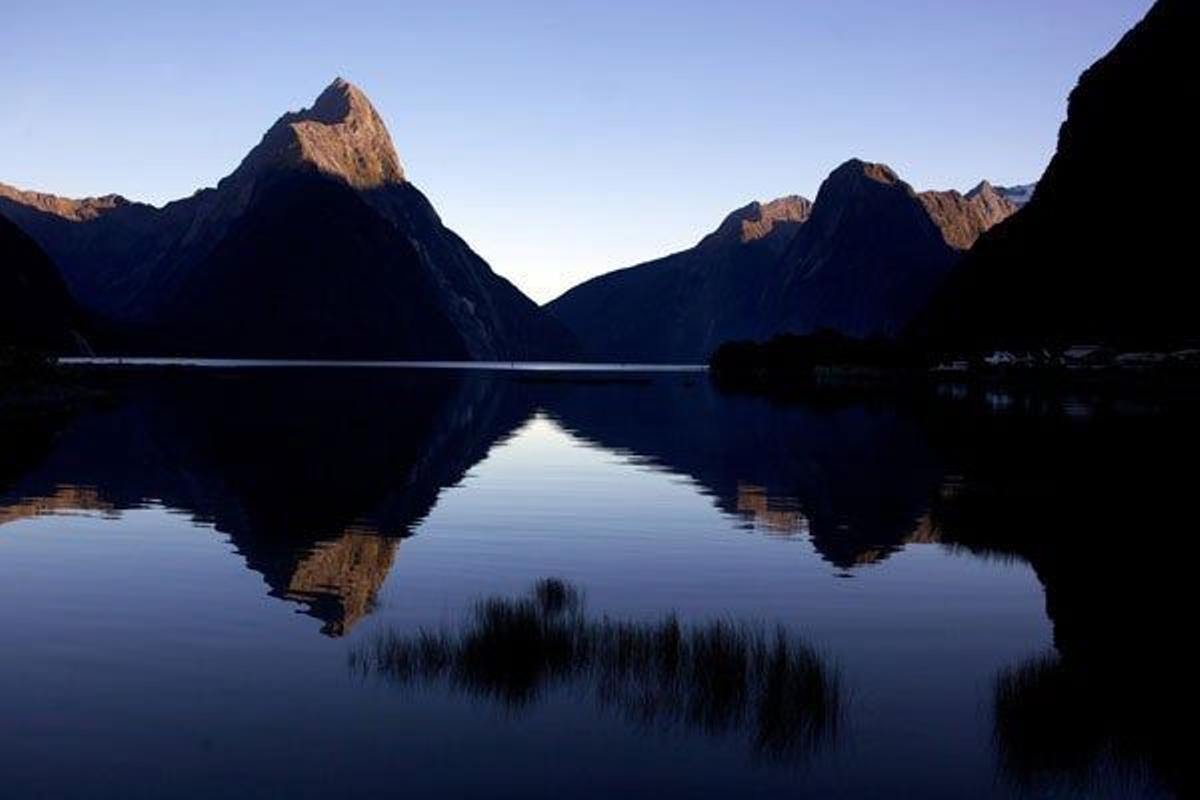 Milford Sound es el fiordo más grande de Nueva Zelanda. Se encuentra en la Isla Sur.