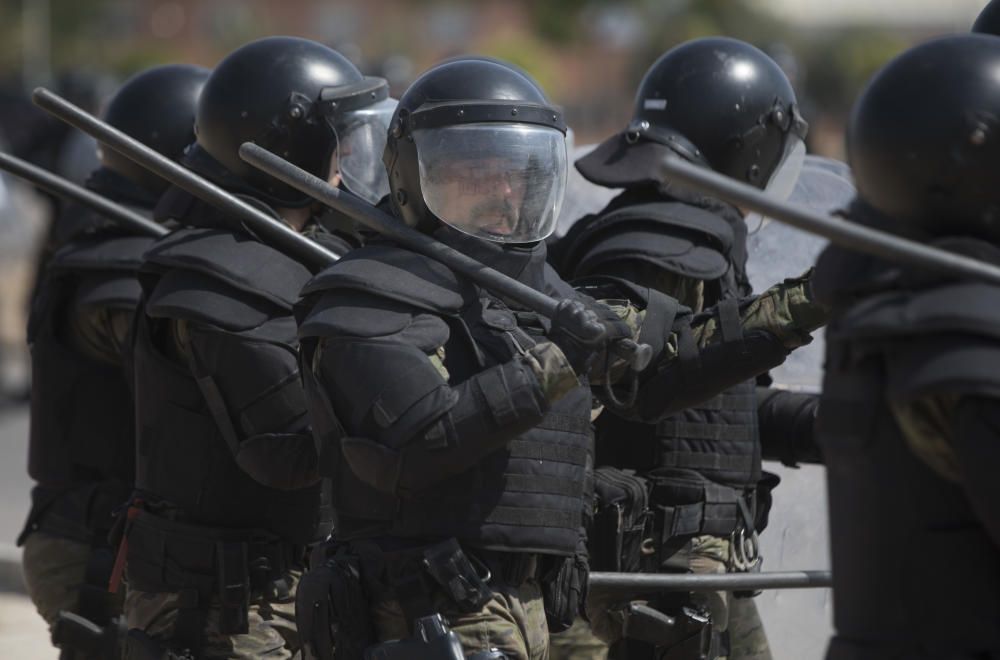 Ejercicio de la policía militar en Bétera con presencia del rey