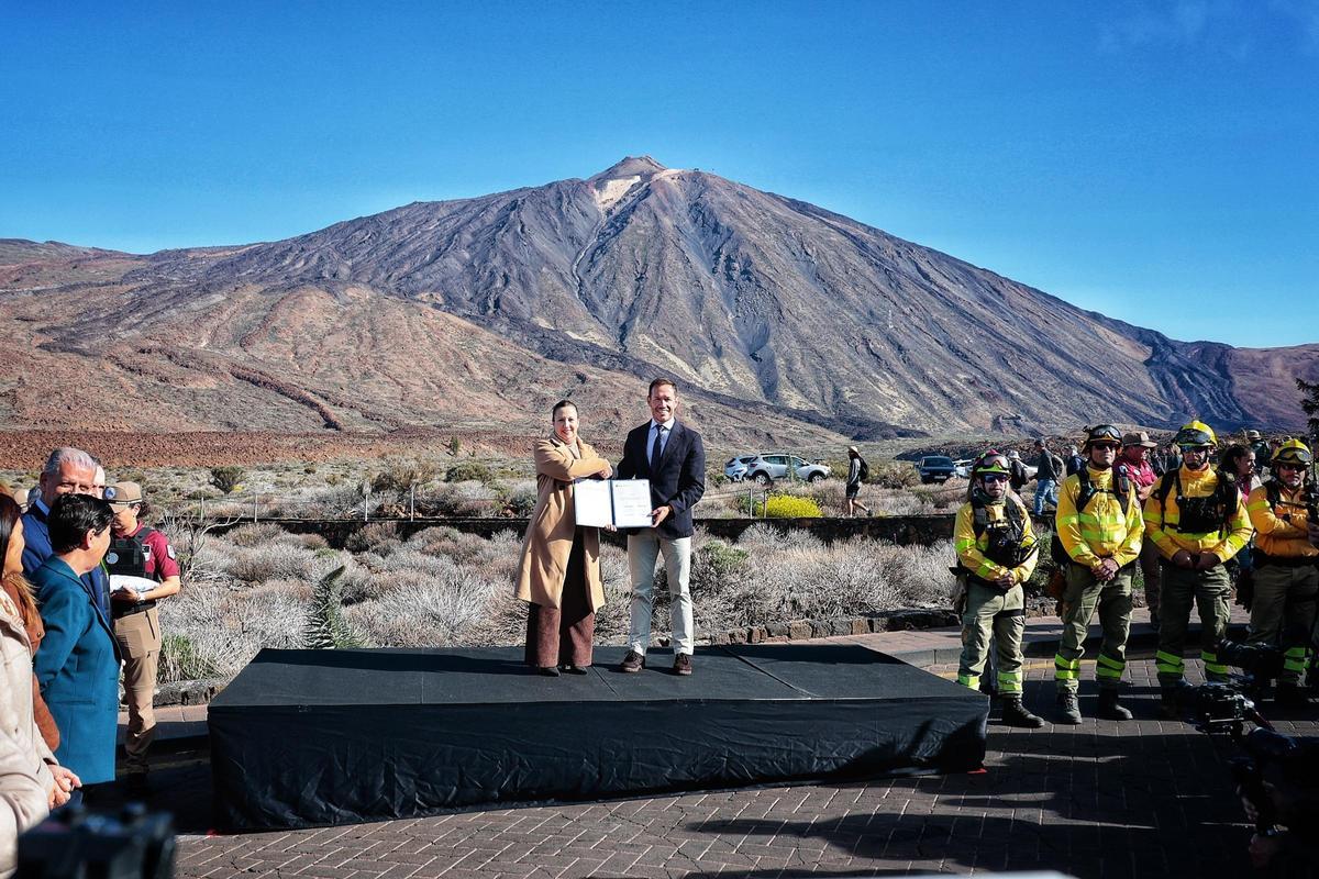 Firma de la transferencia de competencias del Parque Nacional del Teide