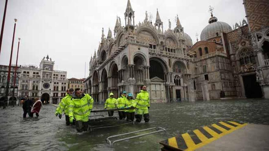 El &#039;agua alta&#039; sigue sin dar tregua en Venecia