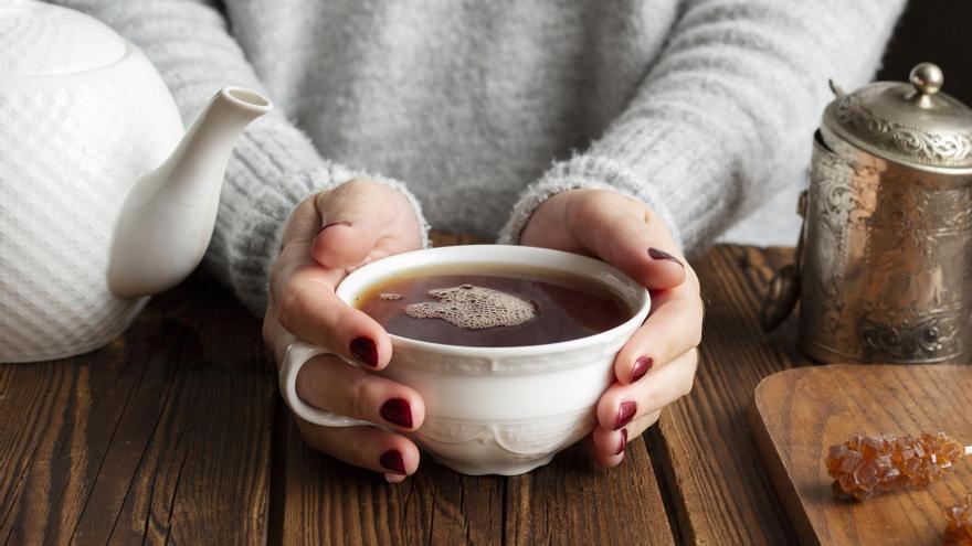 ¿Es mejor tomar café o té por la mañana si quieres adelgazar?
