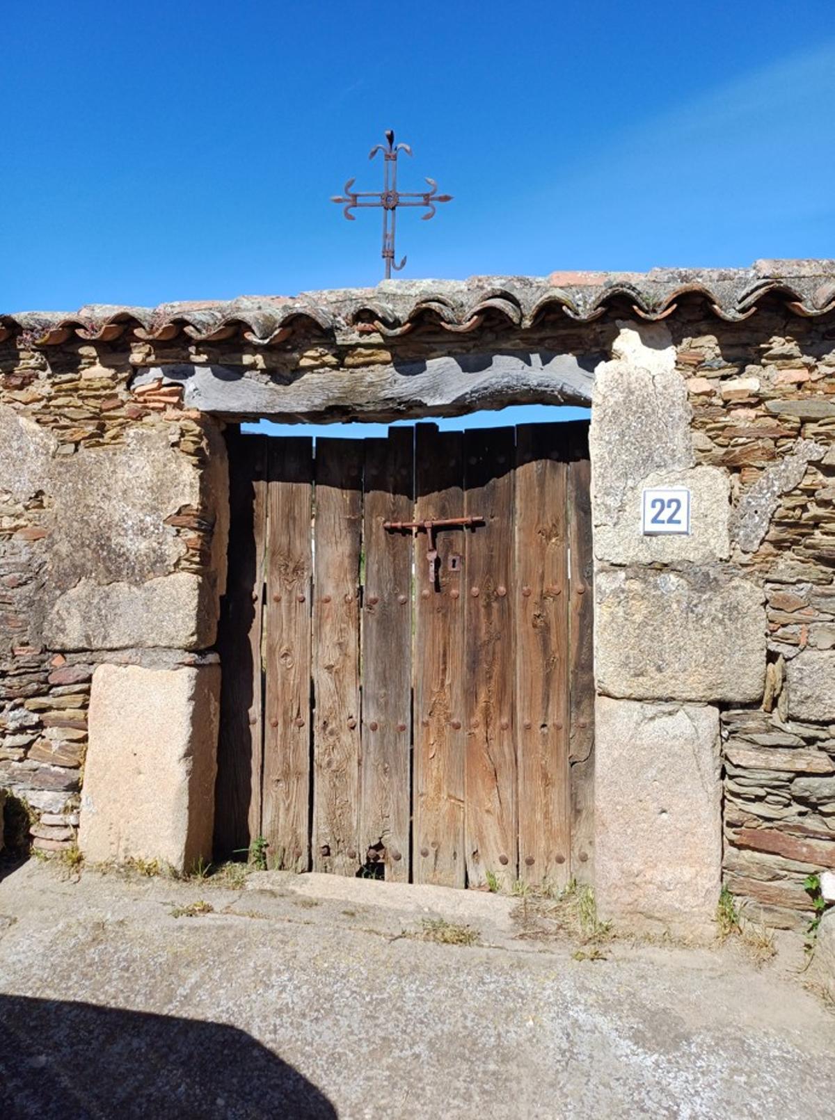 Puerta del cementerio.