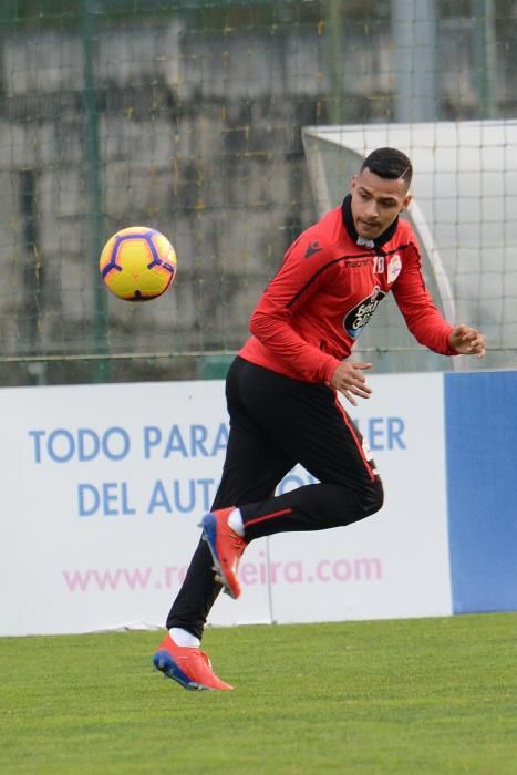 El preparador deportivista, Natxo González, ha facilitado la convocatoria del equipo coruñés tras el entrenamiento de esta mañana.