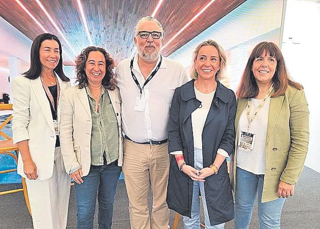 Mariana Chacón, Marta Blasco, Jesús Cuartero, Mar Suau y Ángela Coll.