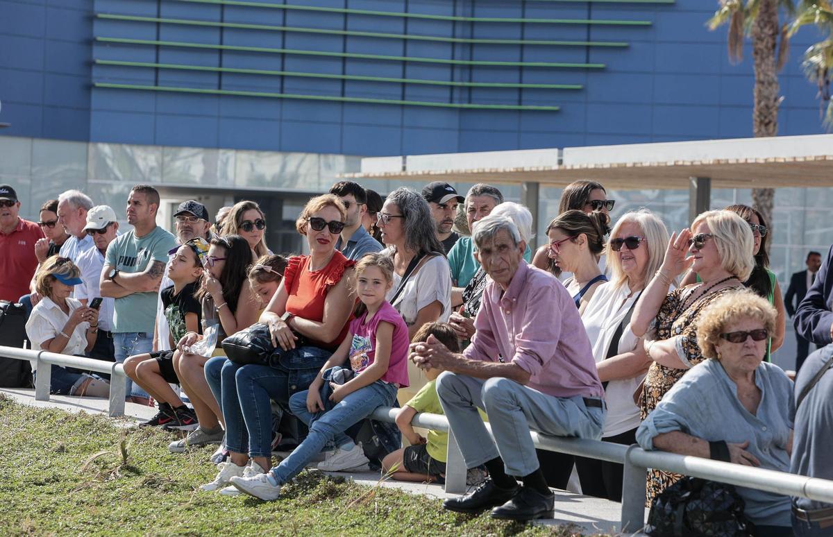 La Guardia Civil de Alicante celebra en el Puerto el día de su Patrona con entrega de condecoraciones