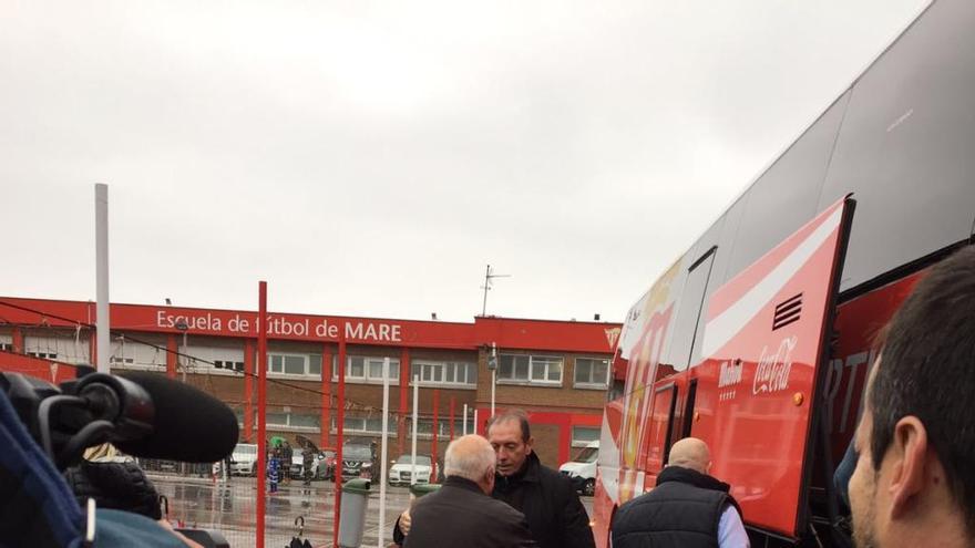 El padre Fueyo bendice el viaje del Sporting hasta Leganés