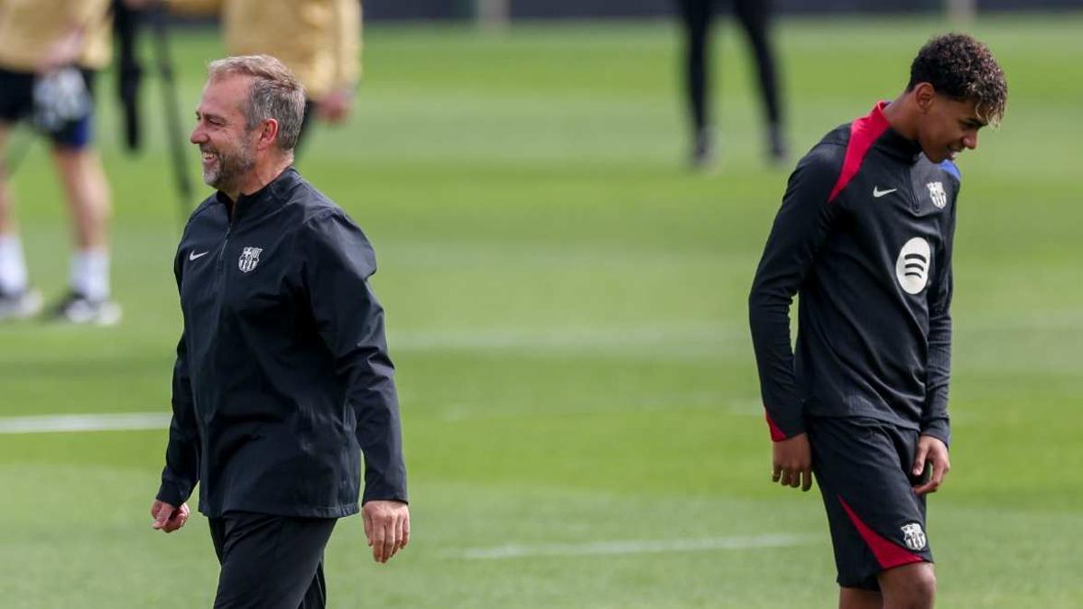 Flick y Lamine Yamal, de buen rollo en la Ciutat Esportiva