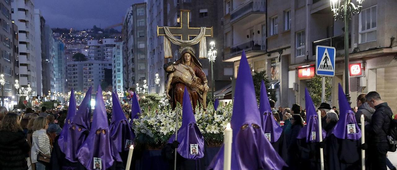 Imagen de archivo de una procesión de Semana Santa en Vigo