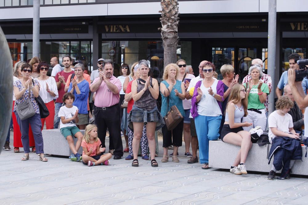 Concentració per condemnar l'agressió sexual múltiple a una turista a Platja d'Aro