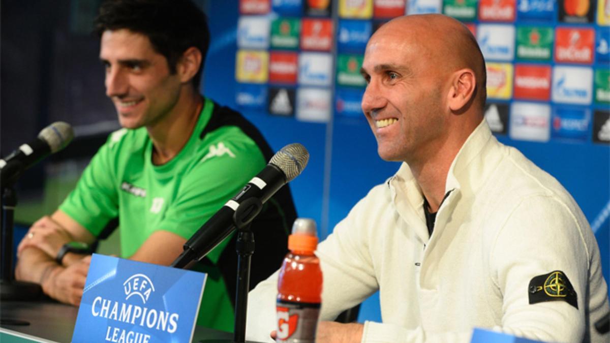 André Schubert (derecha) junto a Stindl en la rueda de prensa previa al Borussia-Barça