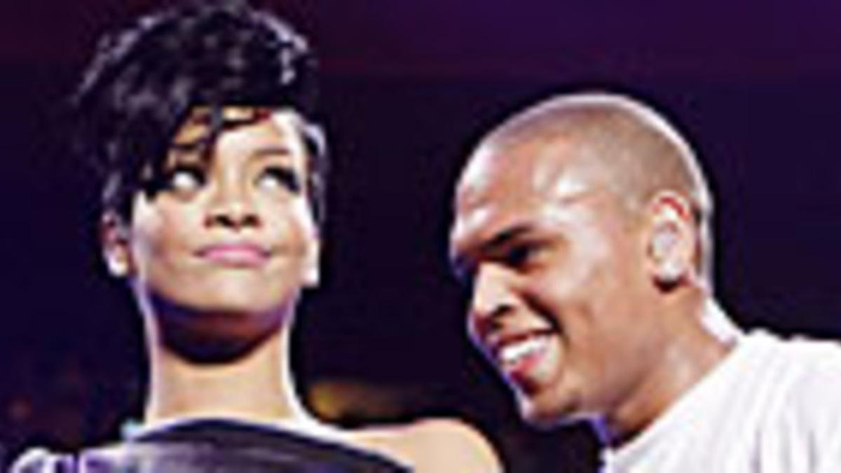 Rihanna y Chris Brown, en diciembre del 2008, durante un concierto en Nueva York.
