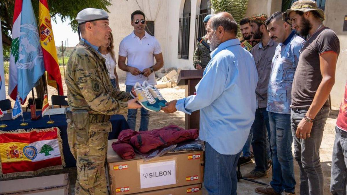 La BRI X entrega una donación de Silbon en Líbano.