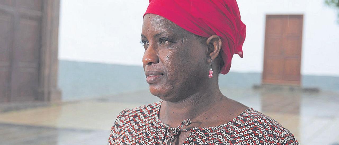 Hawa Touré, presidenta de la Asociación Dimbe. | |