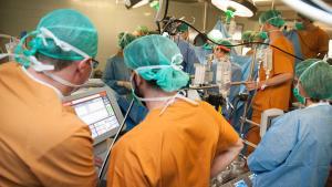 operaci-dimplantaci-del-cor-artificial-total-a-lhospital-de-bellvitge-3