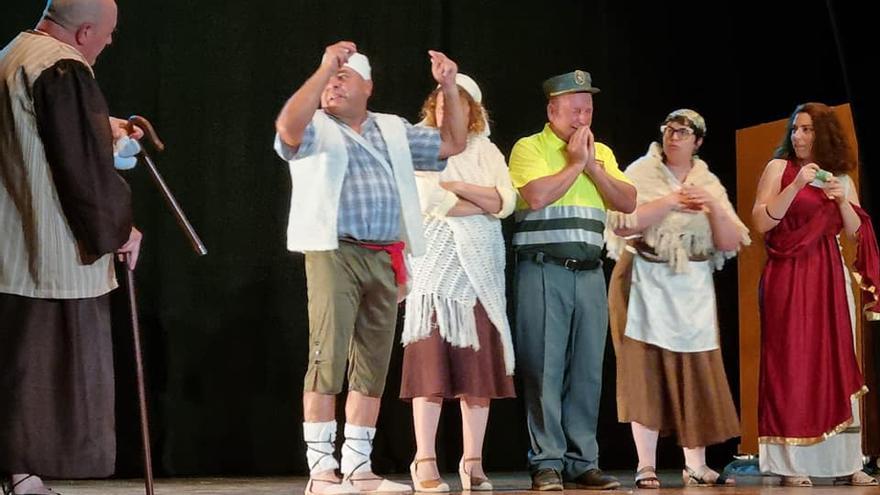 Representació teatral per part d&#039;un grup de &#039;bautxos&#039;.