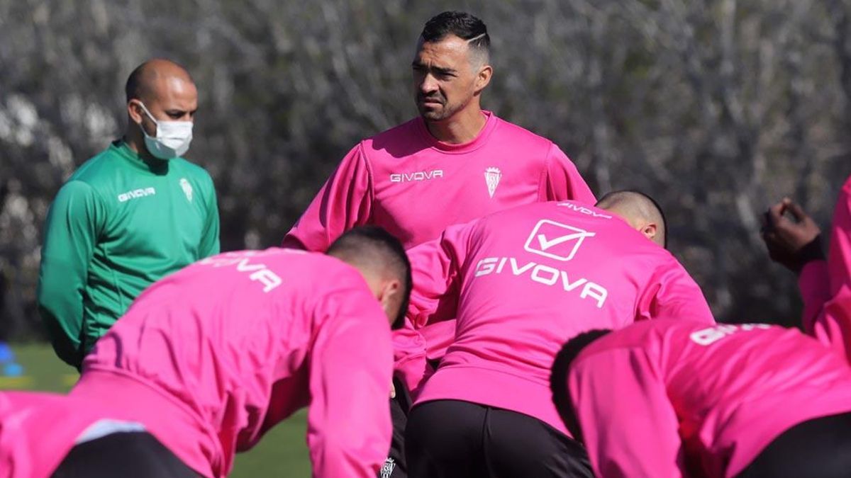 Miguel de las Cuevas, jugador del Córdoba CF, durante un entrenamiento en la Ciudad Deportiva.