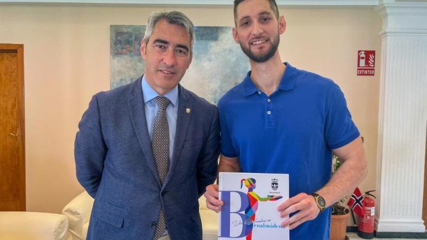 Un joven de Benalmádena, número cinco a nivel nacional del MIR 2022