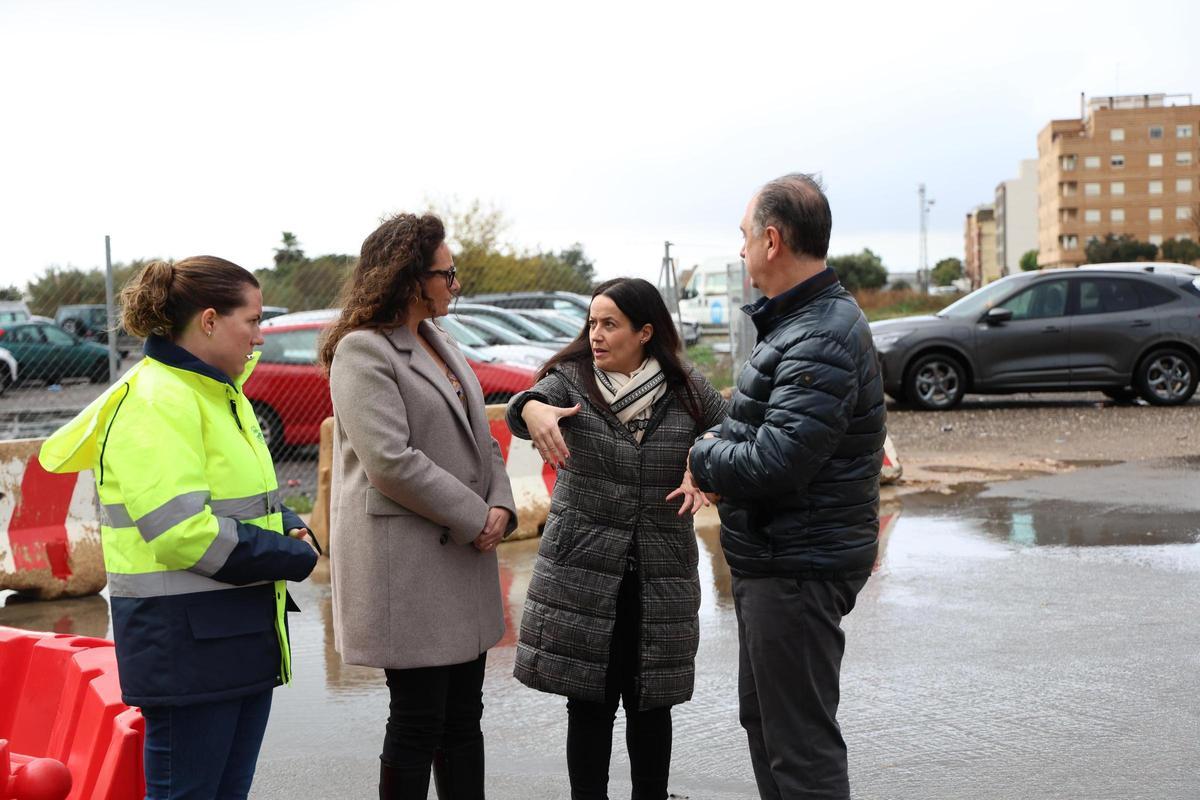 Juan Carlos Valderrama juntocon Sandra Castillo y Lorena Silvent en Catarroja.