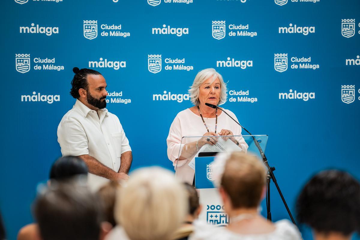 La concejala de Fiestas, Teresa Porras, da a conocer los detalles del Certamen de Baile de Málaga.