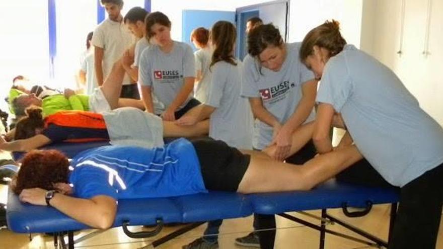 Estudiants de la carrera de Fisioteràpia a Girona