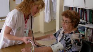 Controlar la hipertensió redueix la demència i el deteriorament cognitiu