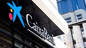 Archivo - Sucursal de CaixaBank.