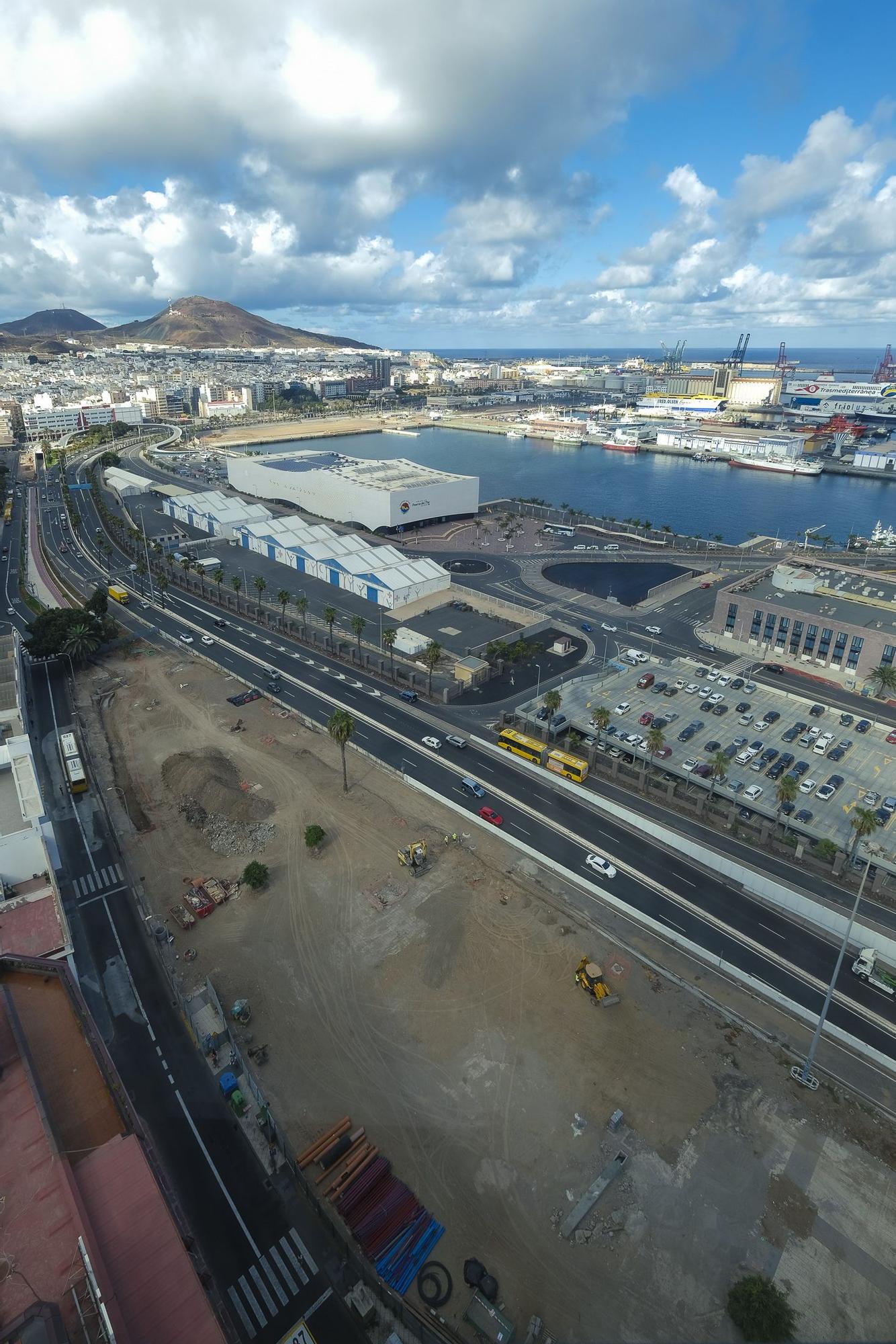 Obras de la Metroguagua en el lado norte de Santa Catalina y Eduardo Benot